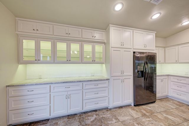320 Lucy LN, Horseshoe Bay, TX 78657