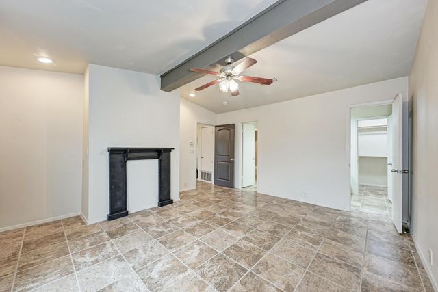 320 Lucy LN, Horseshoe Bay, TX 78657