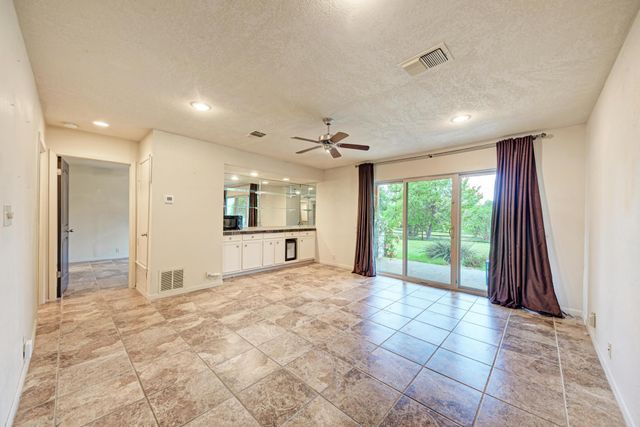 320 Lucy LN, Horseshoe Bay, TX 78657