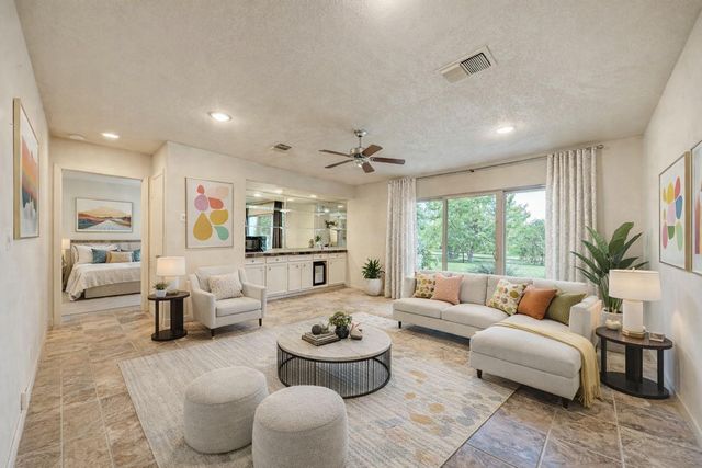 320 Lucy LN, Horseshoe Bay, TX 78657
