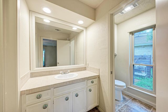 320 Lucy LN, Horseshoe Bay, TX 78657