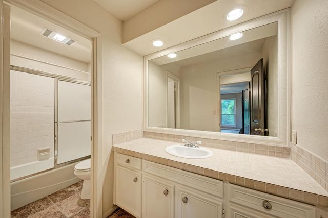 320 Lucy LN, Horseshoe Bay, TX 78657