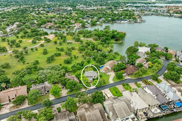 320 Lucy LN, Horseshoe Bay, TX 78657