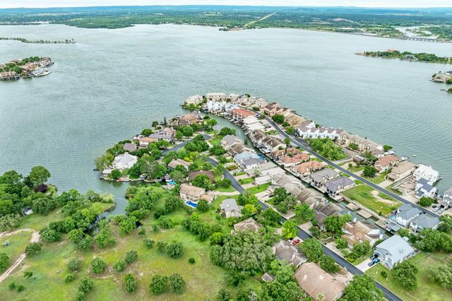 320 Lucy LN, Horseshoe Bay, TX 78657