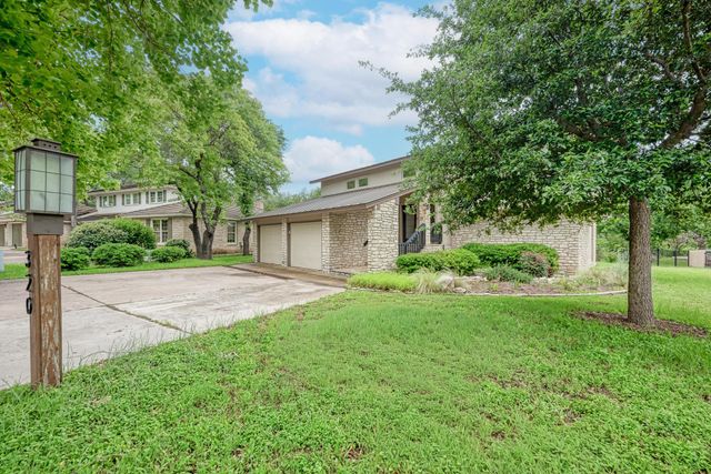 320 Lucy LN, Horseshoe Bay, TX 78657