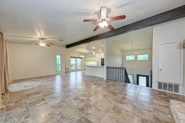 320 Lucy LN, Horseshoe Bay, TX 78657