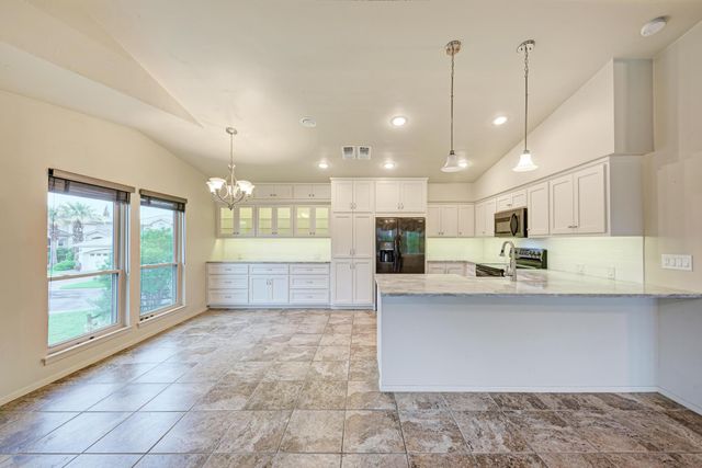 320 Lucy LN, Horseshoe Bay, TX 78657