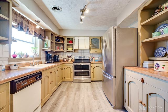 60 E Ellis Drive, Waynesville, OH 45068