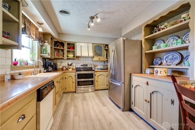 60 E Ellis Drive, Waynesville, OH 45068