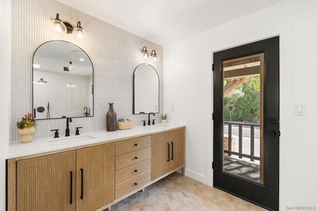 5777 Desert View, San Diego, CA 92037