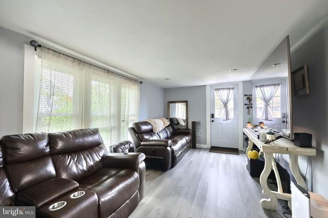 18 BECK MILL RD, Hanover, PA 17331