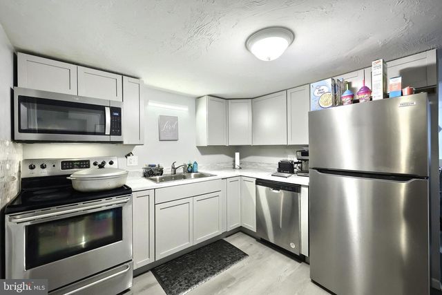 18 BECK MILL RD, Hanover, PA 17331