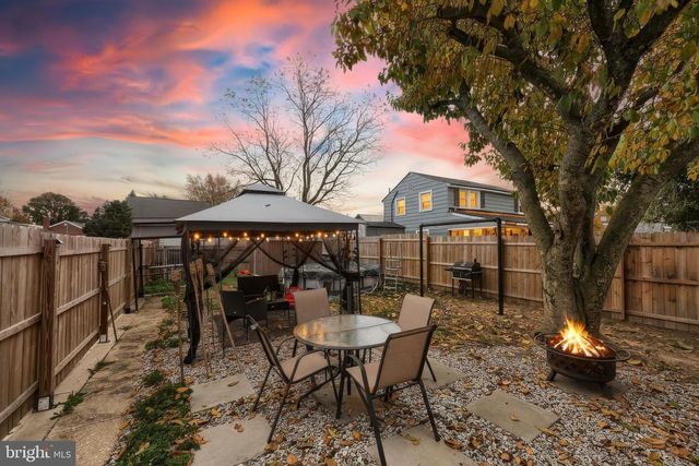 18 BECK MILL RD, Hanover, PA 17331