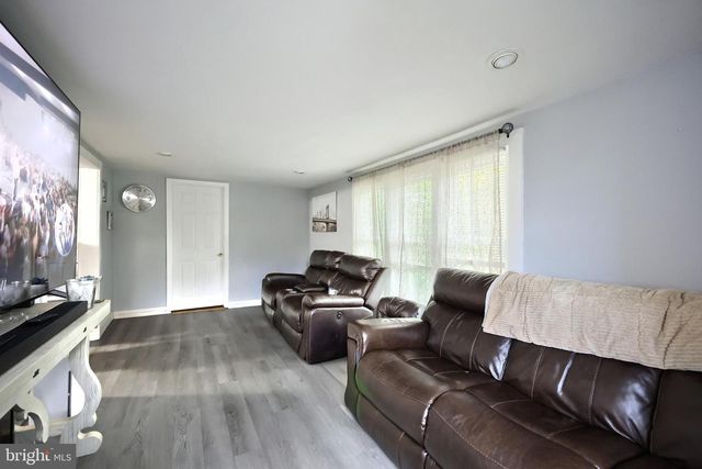 18 BECK MILL RD, Hanover, PA 17331