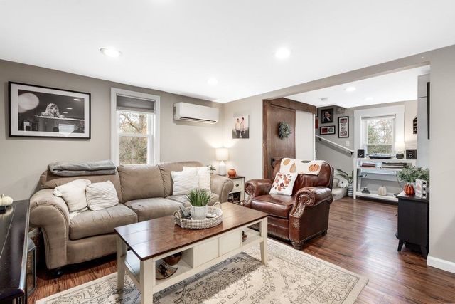 16 Larch Street, Goffstown, NH 03102