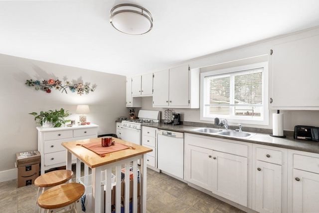 16 Larch Street, Goffstown, NH 03102