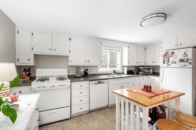 16 Larch Street, Goffstown, NH 03102