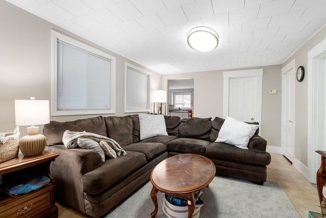 16 Larch Street, Goffstown, NH 03102