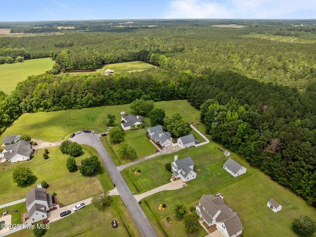 894 Sutters Place Drive, Winterville, NC 28590