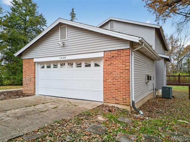 1408 Fischer Lane, St Charles, MO 63303