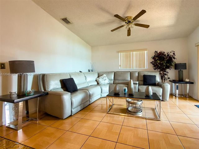 19251 NW 33rd Ave, Miami Gardens, FL 33056