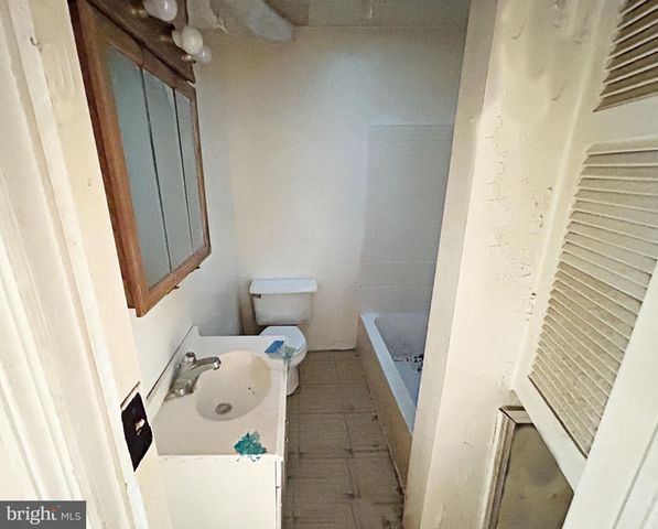 2006 GRINNALDS AVE, Baltimore, MD 21230