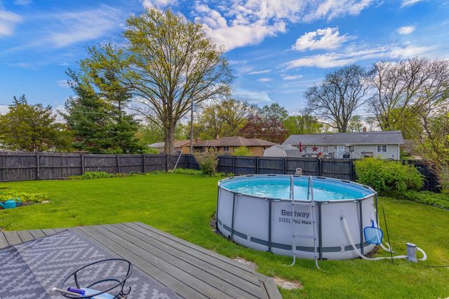 4615 NEWCASTLE Road, Rockford, IL 61108