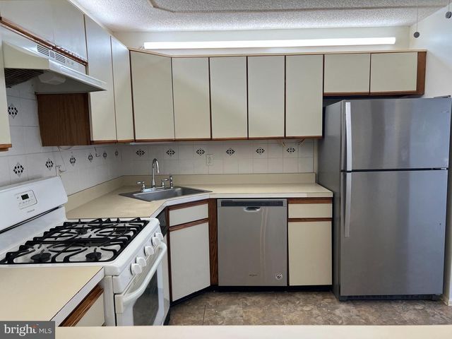 19 MENDREY CT, Lawrence, NJ 08648