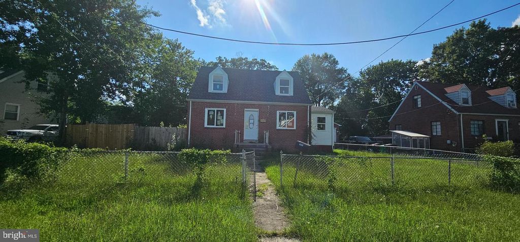 2811 LAKEHURST, District Heights, MD 20747