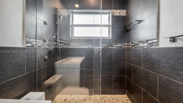 733 NW 30th Ct 6, Wilton Manors, FL 33311