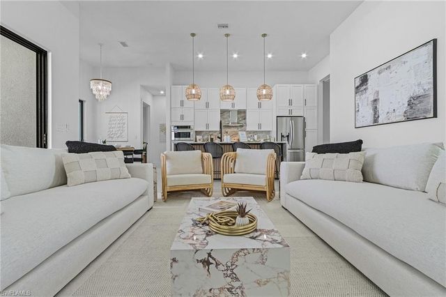 1923 SW 27th TER, Cape Coral, FL 33914