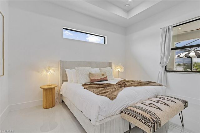 1923 SW 27th TER, Cape Coral, FL 33914