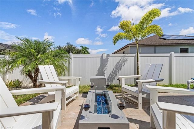 1923 SW 27th TER, Cape Coral, FL 33914