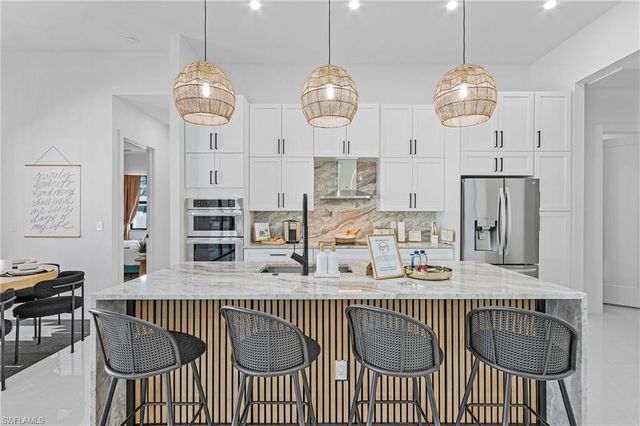 1923 SW 27th TER, Cape Coral, FL 33914