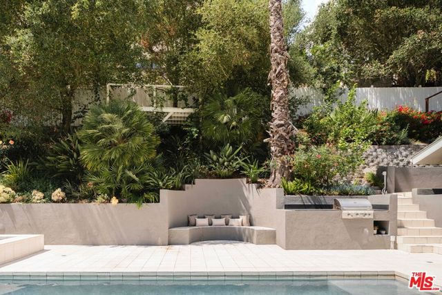 2823 Moraga Drive, Los Angeles, CA 90077