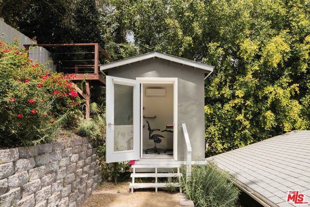 2823 Moraga Drive, Los Angeles, CA 90077