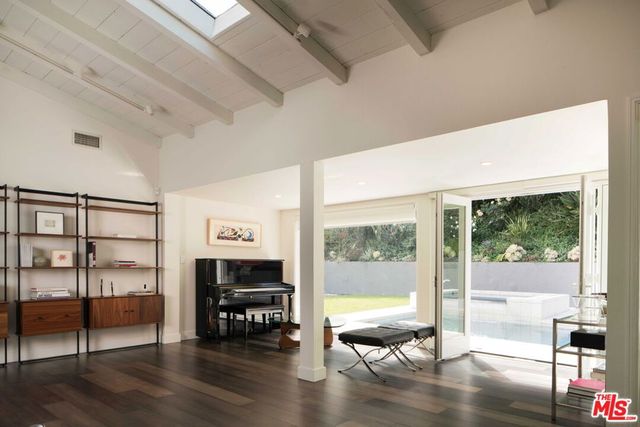 2823 Moraga Drive, Los Angeles, CA 90077