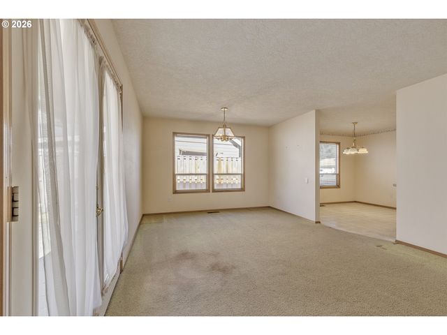 668 Ne MARYANN Ct, Hillsboro, OR 97124