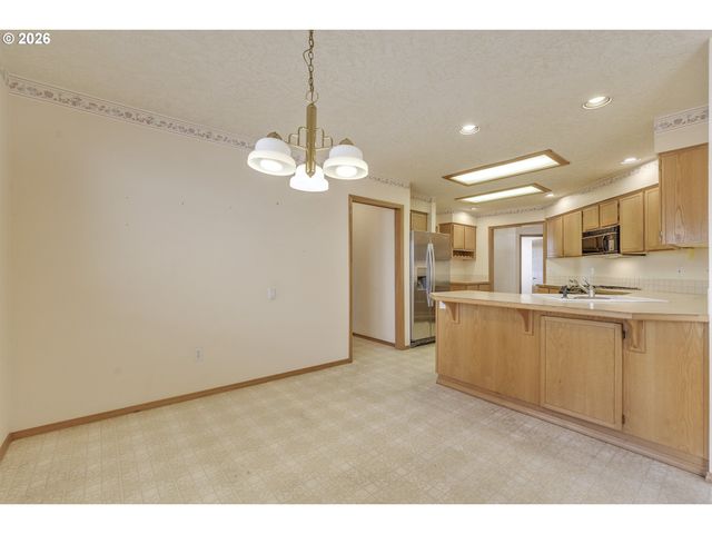 668 Ne MARYANN Ct, Hillsboro, OR 97124