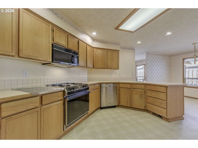 668 Ne MARYANN Ct, Hillsboro, OR 97124