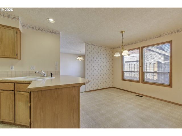 668 Ne MARYANN Ct, Hillsboro, OR 97124