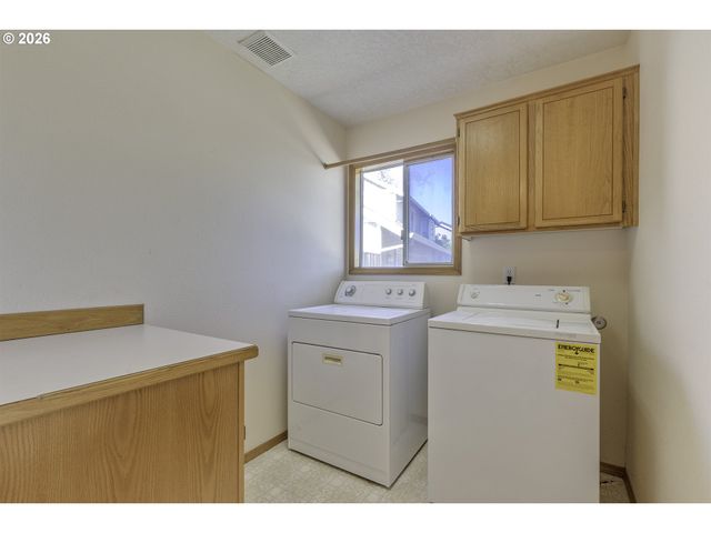 668 Ne MARYANN Ct, Hillsboro, OR 97124