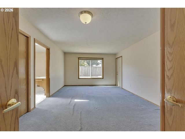 668 Ne MARYANN Ct, Hillsboro, OR 97124