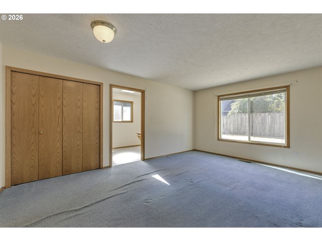 668 Ne MARYANN Ct, Hillsboro, OR 97124