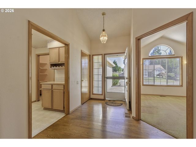 668 Ne MARYANN Ct, Hillsboro, OR 97124