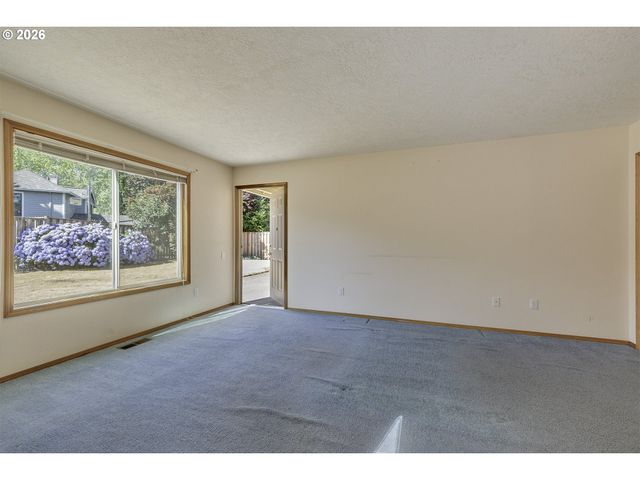 668 Ne MARYANN Ct, Hillsboro, OR 97124