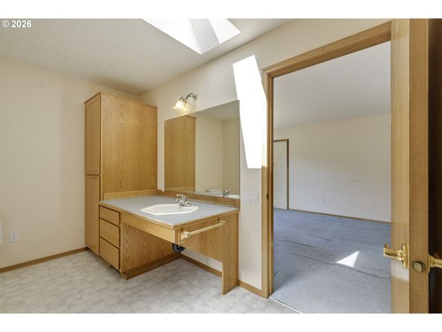 668 Ne MARYANN Ct, Hillsboro, OR 97124
