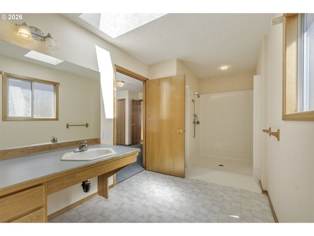 668 Ne MARYANN Ct, Hillsboro, OR 97124