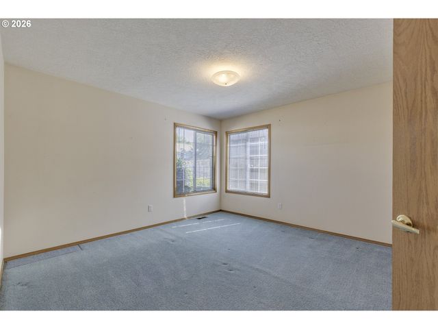 668 Ne MARYANN Ct, Hillsboro, OR 97124