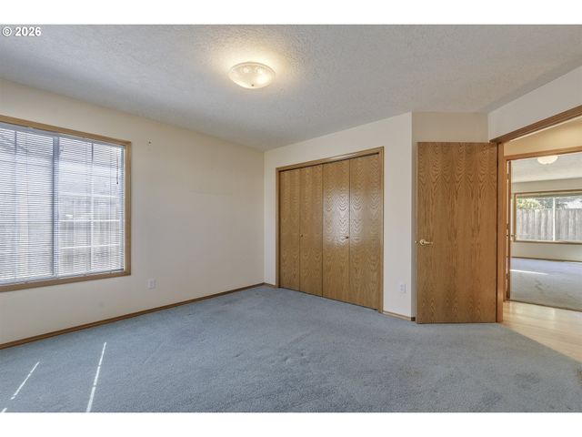 668 Ne MARYANN Ct, Hillsboro, OR 97124